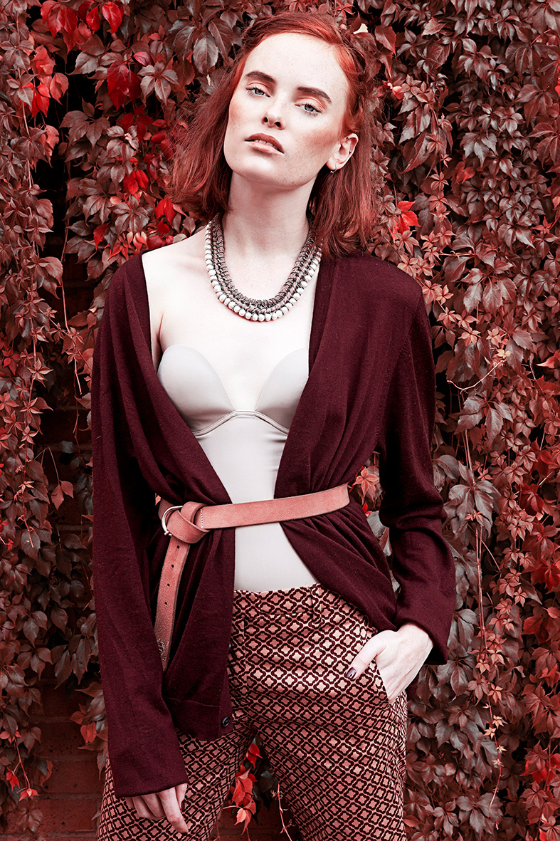 Fashion editorial photography — Red All About It! for Bisous Magazine, by Esther Delgado, Barcelona fashion photographer