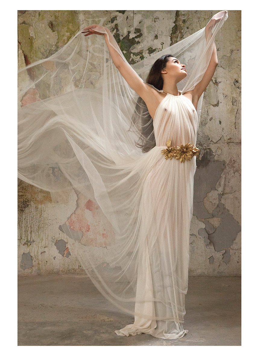 Fashion editorial photography — Summer Dream Night for Sposa Moderna, by Esther Delgado, Barcelona fashion photographer