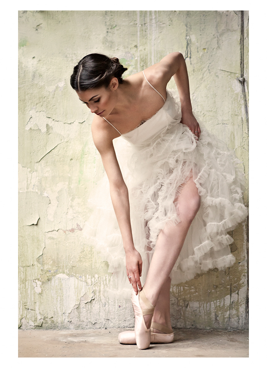 Fashion editorial photography — Summer Dream Night for Sposa Moderna, by Esther Delgado, Barcelona fashion photographer